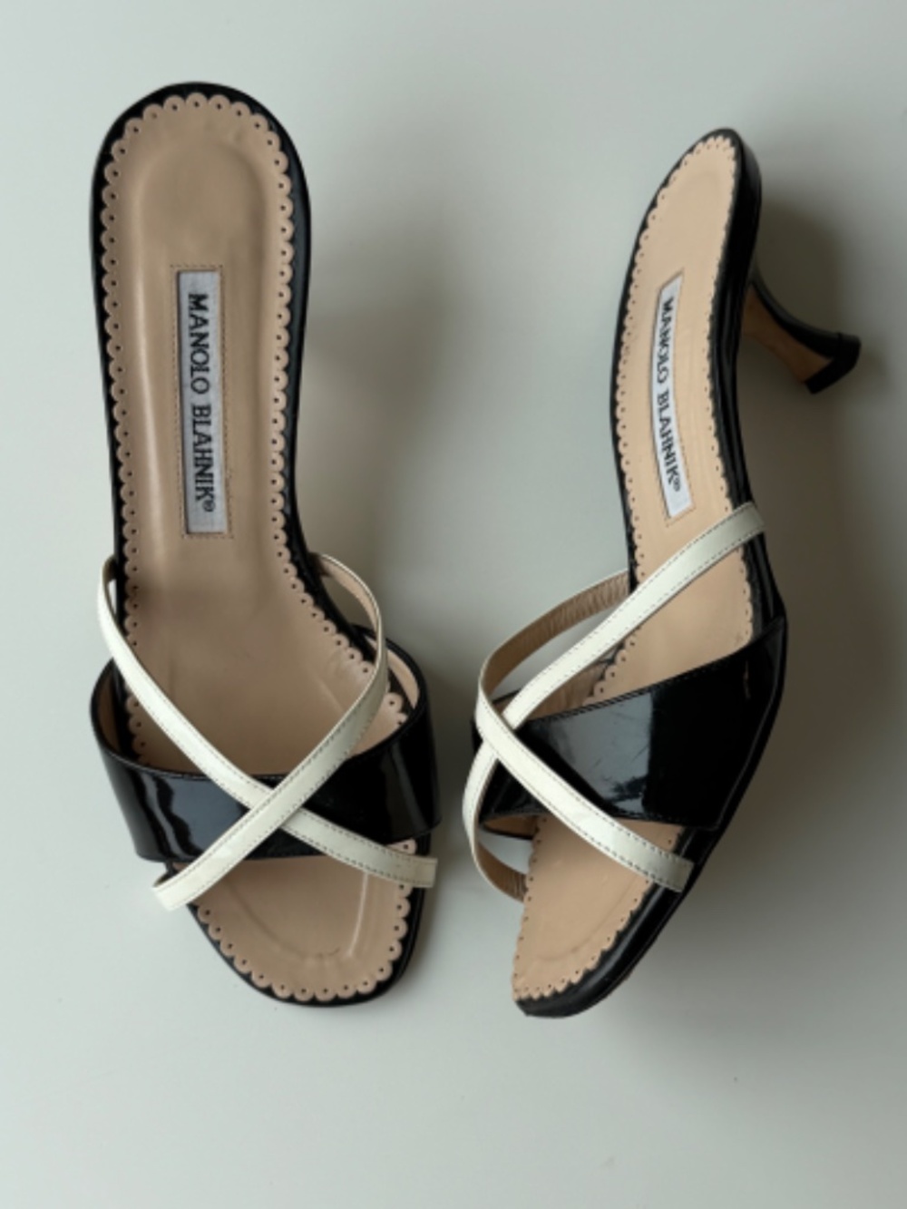 Vintage Manolo Blahnik black & white patent leather mule sandals, IT 36, ~US 5.5 - Picture 2 of 12